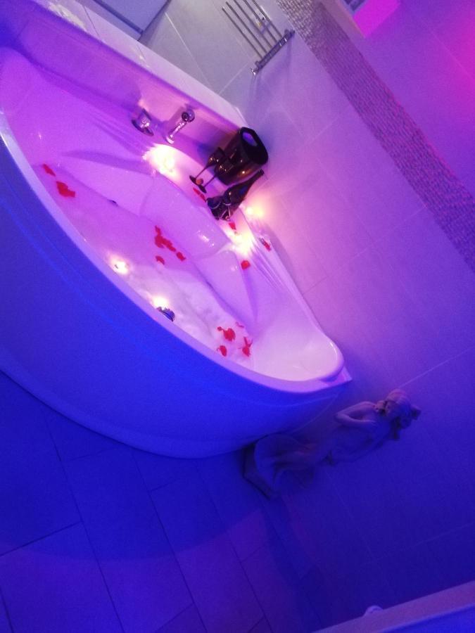 V&M Suite Con Jacuzzi Ostuni Exterior foto